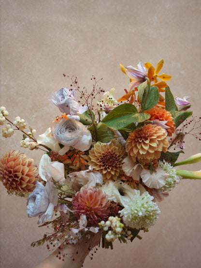 Hand tight bouquet medium